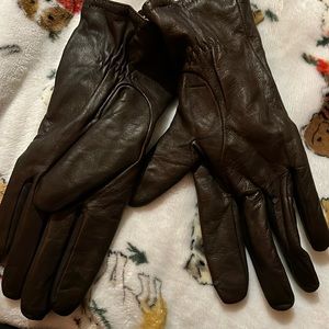 Leather gloves